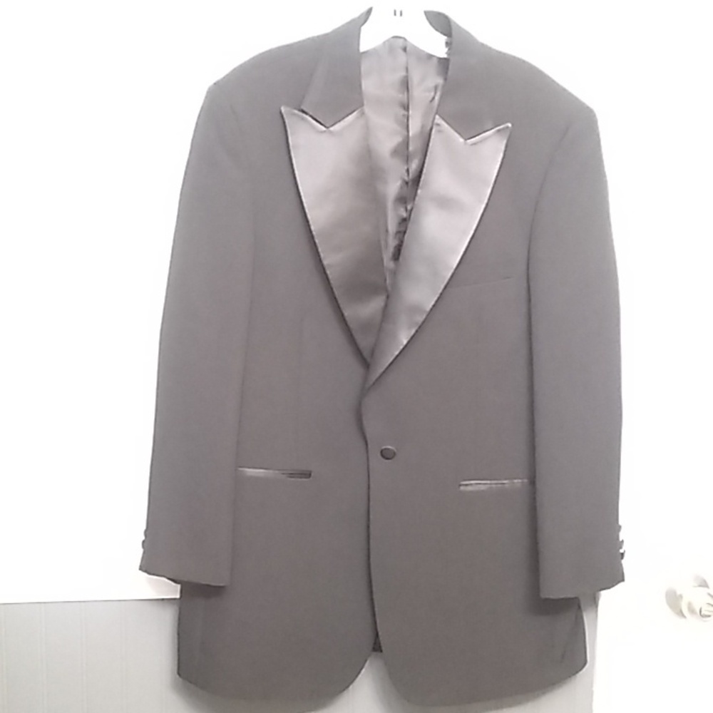 tuxedo jacket peak lapel